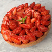 Tarte la poudre de biscuits roses fossier et aux fruits rouges